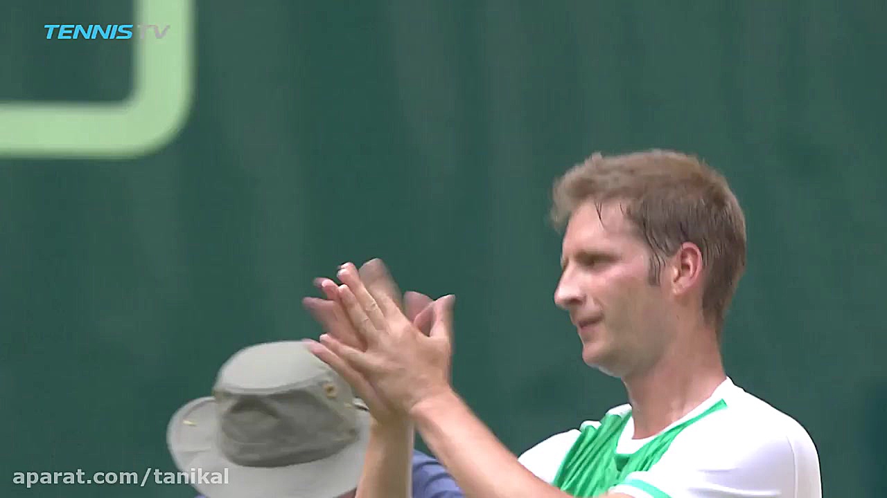 Highlights: Federer, Mayer Win...
