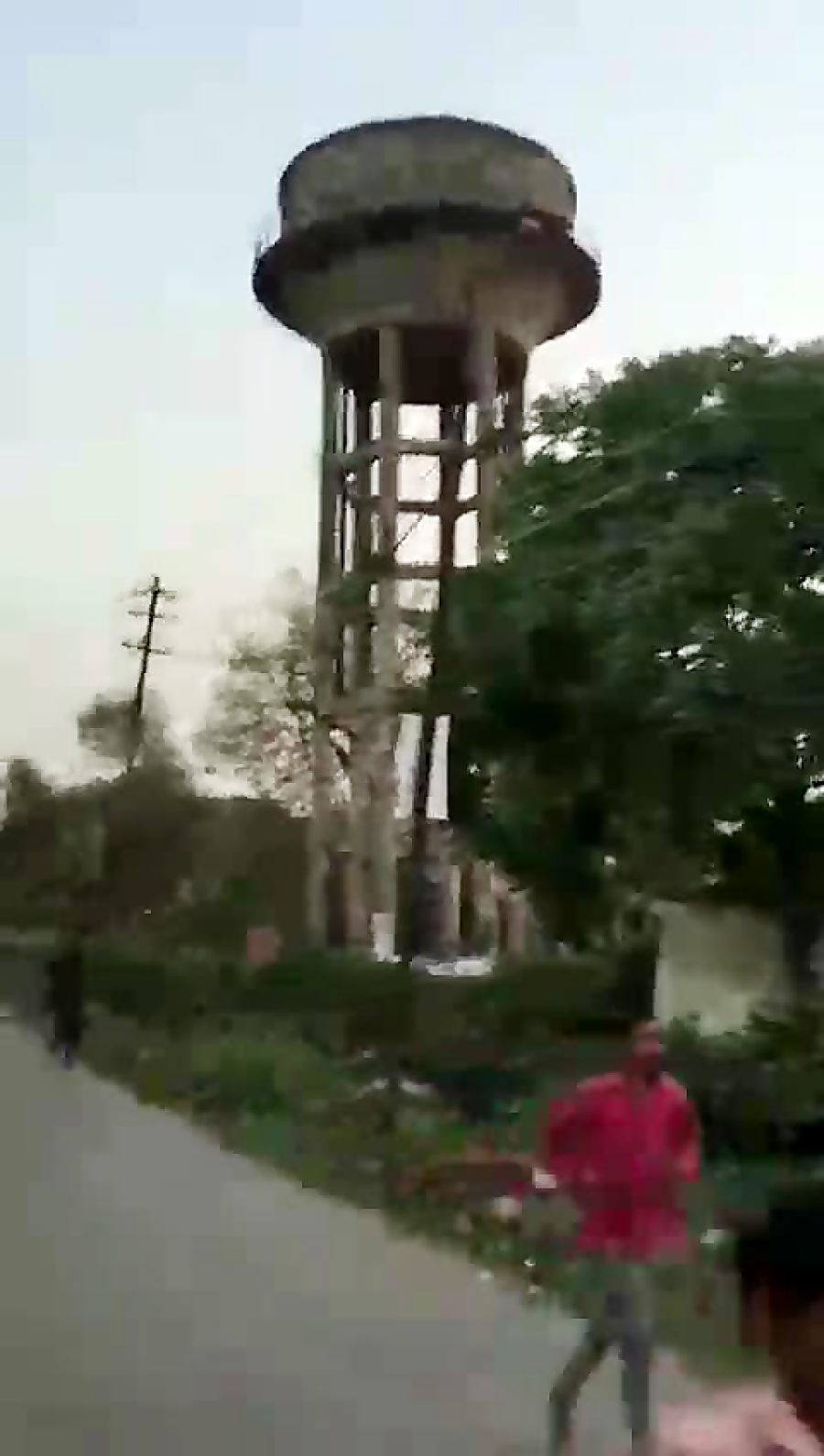 افتادن مخزن آب