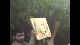 فیلم عکس شاه بر دیوار سفارت ان...