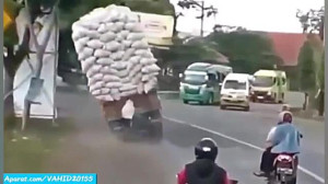 کلیپ چپ کردن ماشین سنگین باربر...