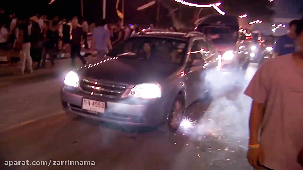 آسمانی روشن با جشنواره فانوس ت...