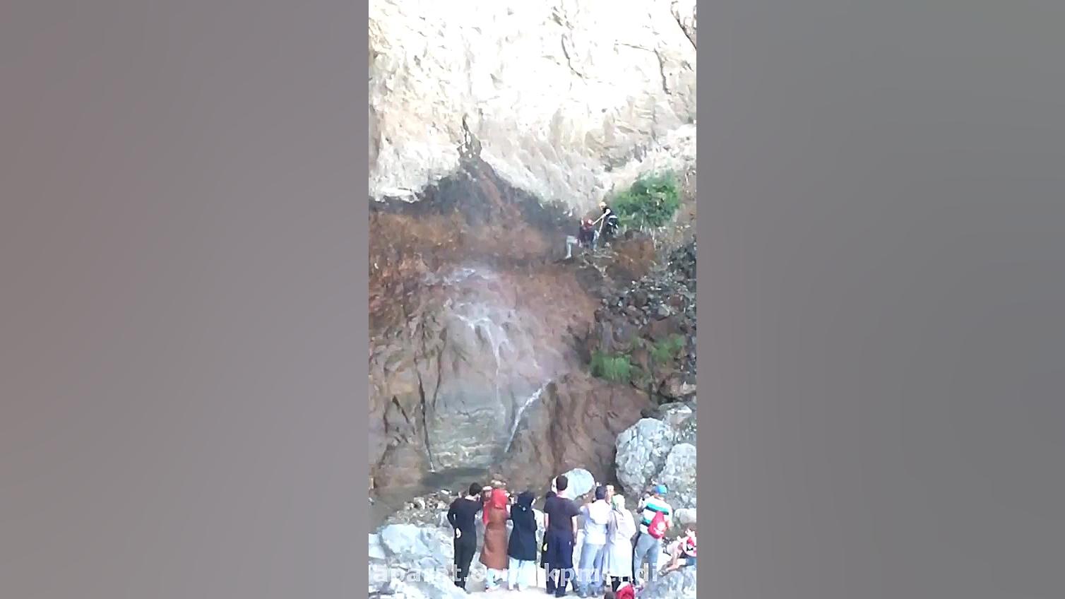 فرود از آبشار سنگان