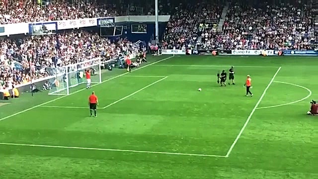 گلزنی مورینیو از روی نقطه پنال...