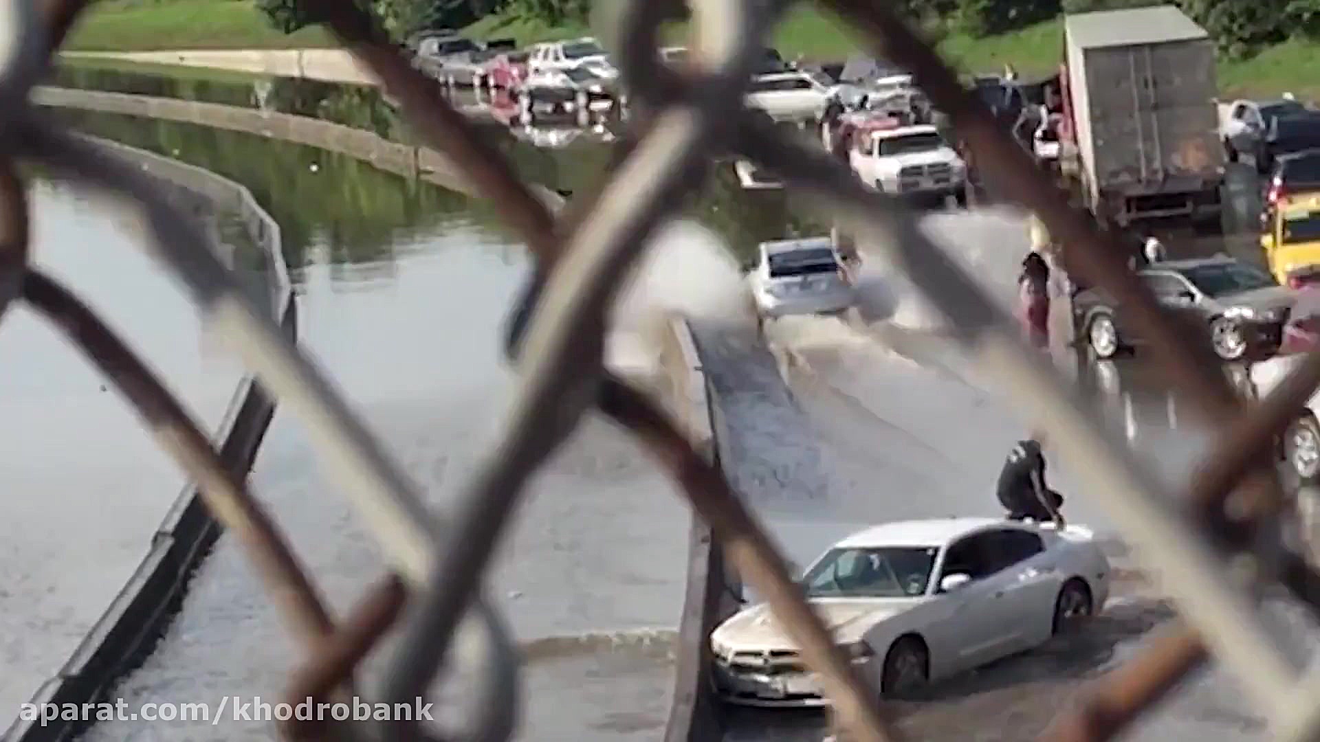 تویوتا پریوسی که بر خلاف طوفان...