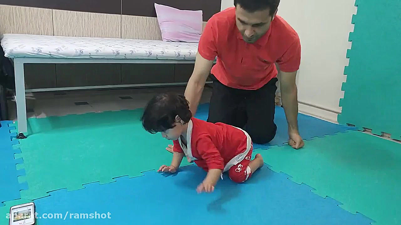 کاردرمانی کودکان در مرکز رویش...