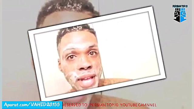 پسر سیاه پوستی که با صابون پوس...