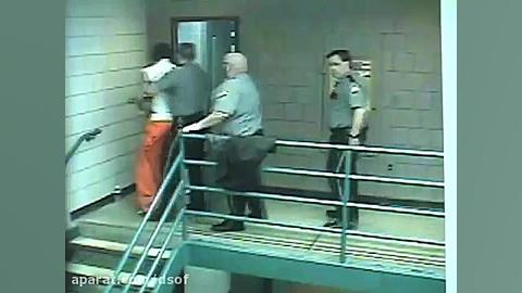 کتک کاری یک زندانی با سه زندان...