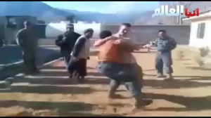 فیلم: زورآزمایی دیدنی جوان افغ...
