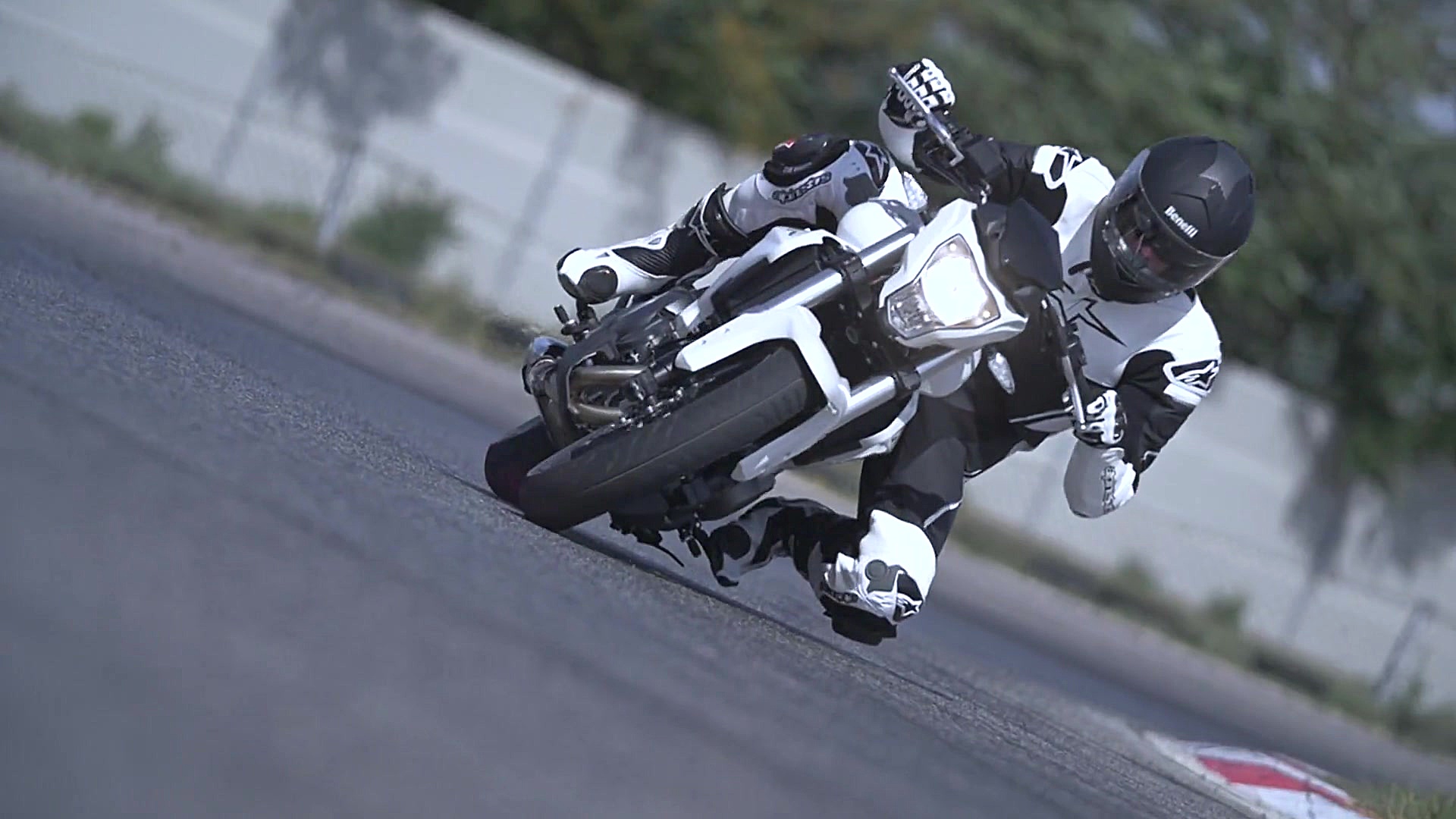 موتور بنللی TNT249