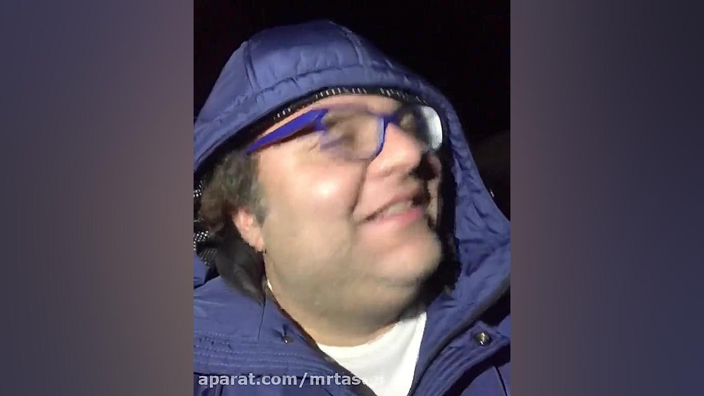 لبخند به لب مردم آوردن هنره