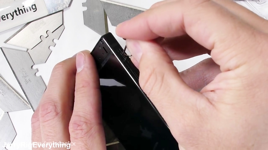 Razer Phone Teardown! HUGE Heat Pipe tiny vibrator