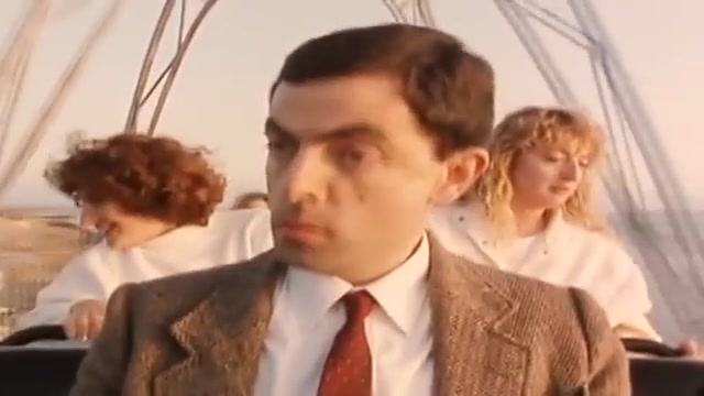 مستربین  سوار بر ترن هوایی