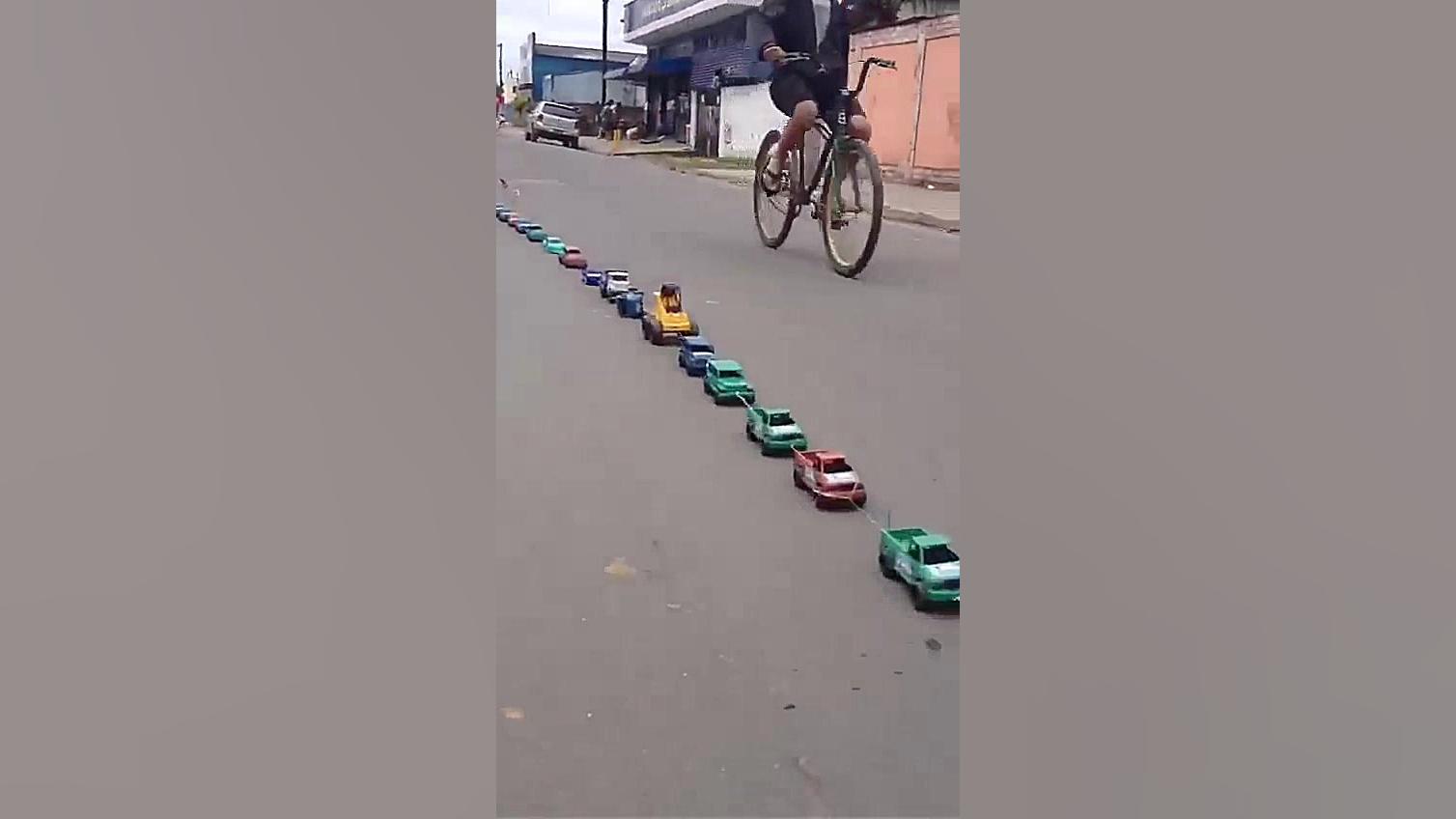 قطار ماشین اسباب بازی