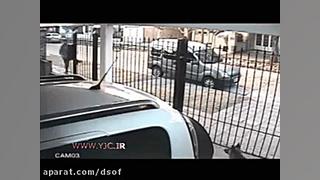 زرنگی زن جوان هنگام رویارویی ب...