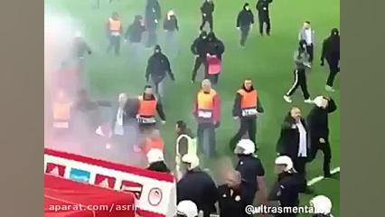 هجوم هواداران المپیاکوس یونان...