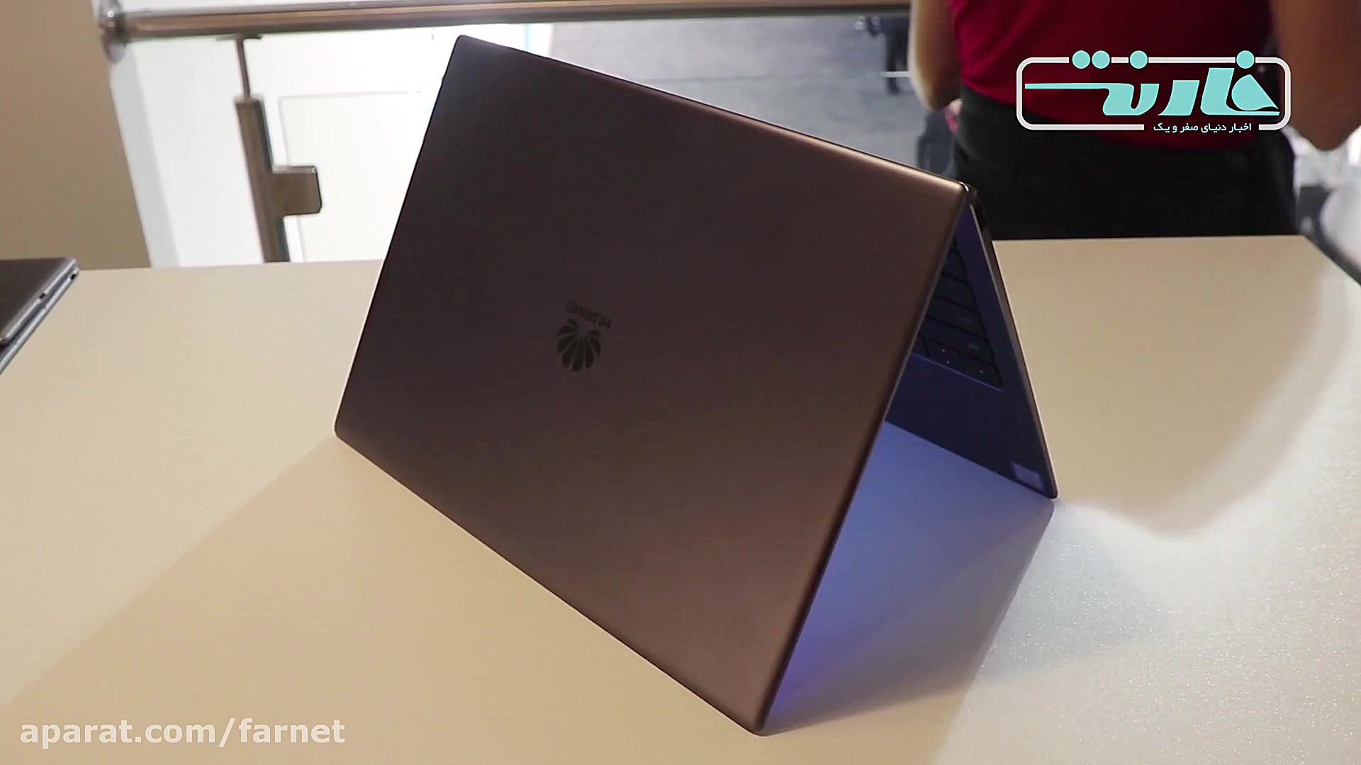 نگاه نزدیک فارنت به میت بوک ای...