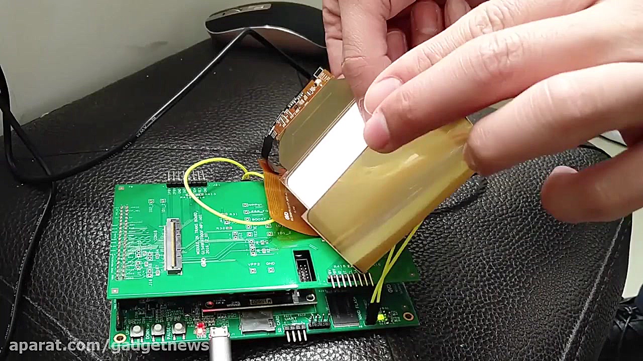 نخستین نگاه به نمایشگر منعطف V...