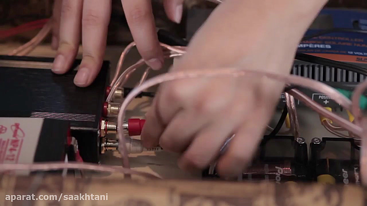 چمدان های قدیمی را به اسپیکر پ...