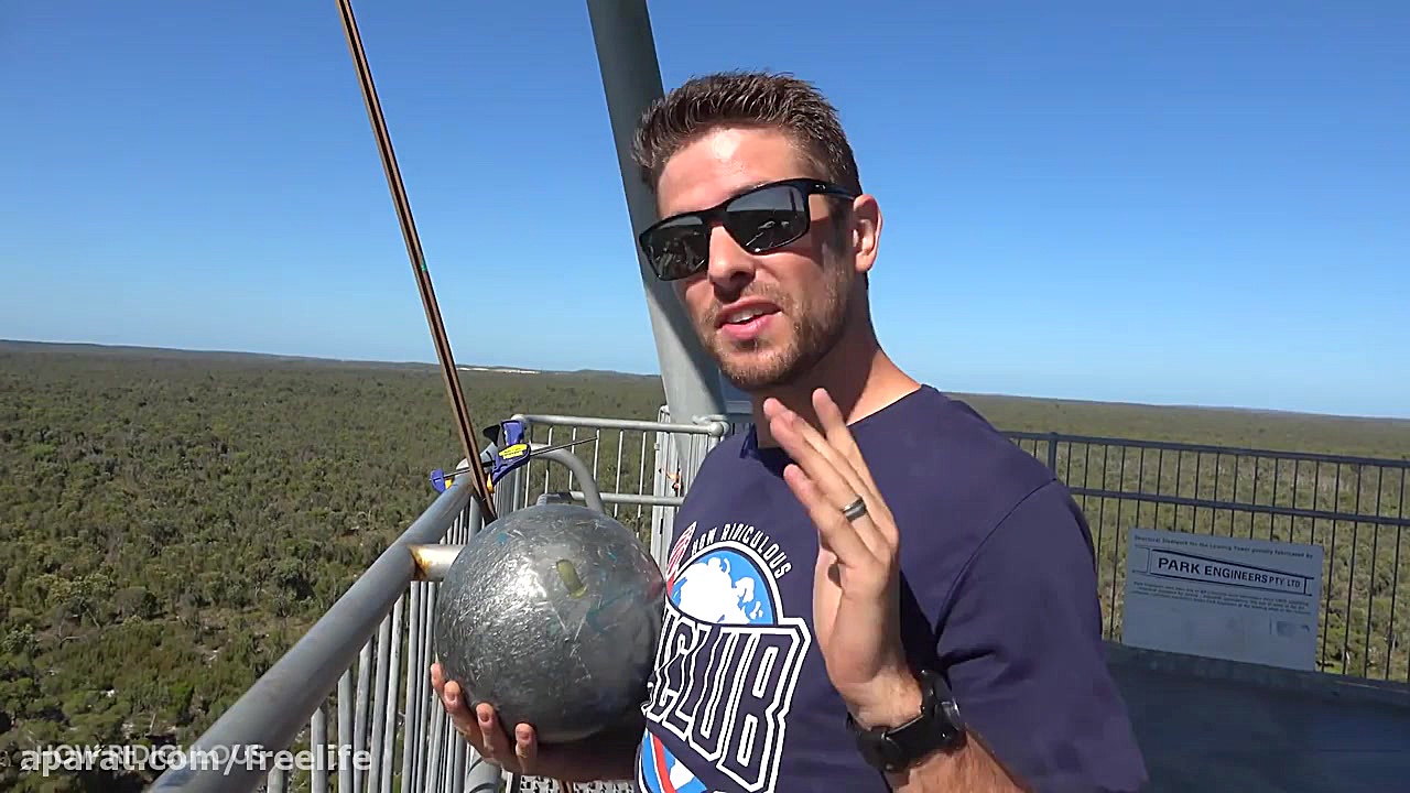 پرتاب توپ بولینگ روی ترامپولین...