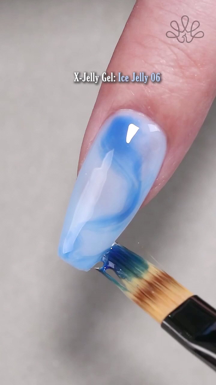 Marble nail art همیشه جزء طراحی‌های محبوب و لوکس بوده، و با..
