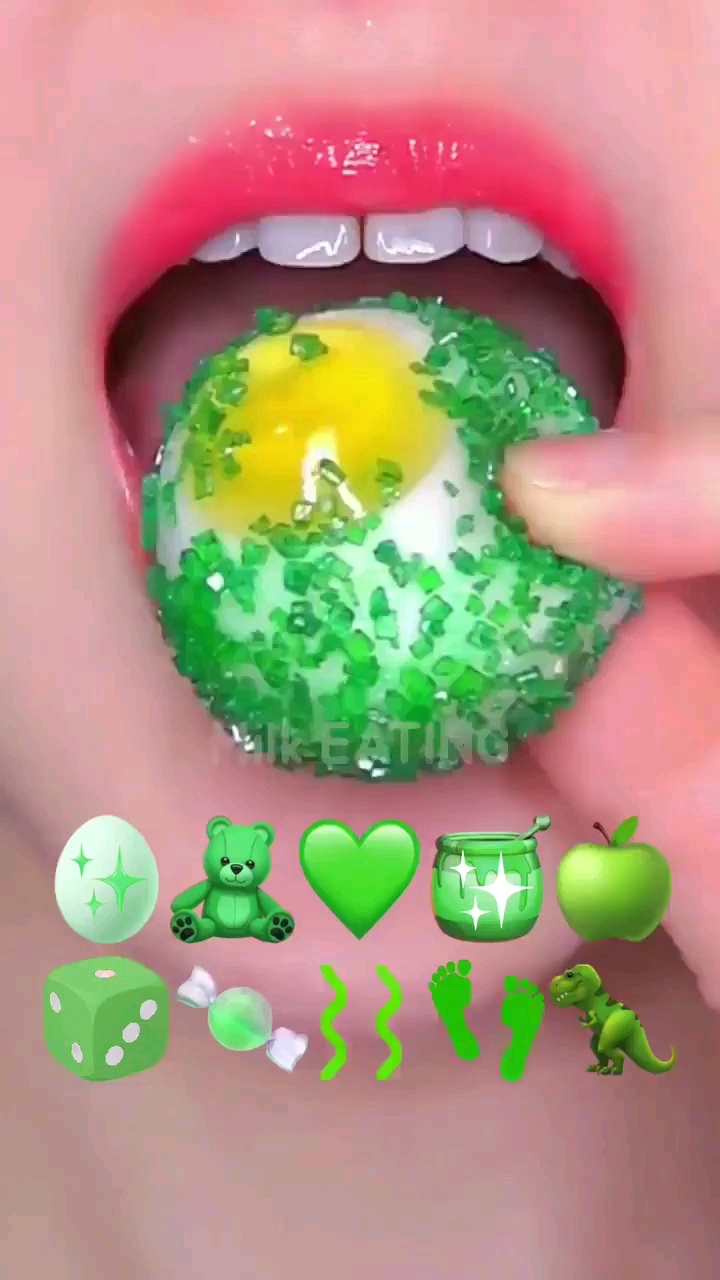 خوردن چیز های سبز💚💚💚
