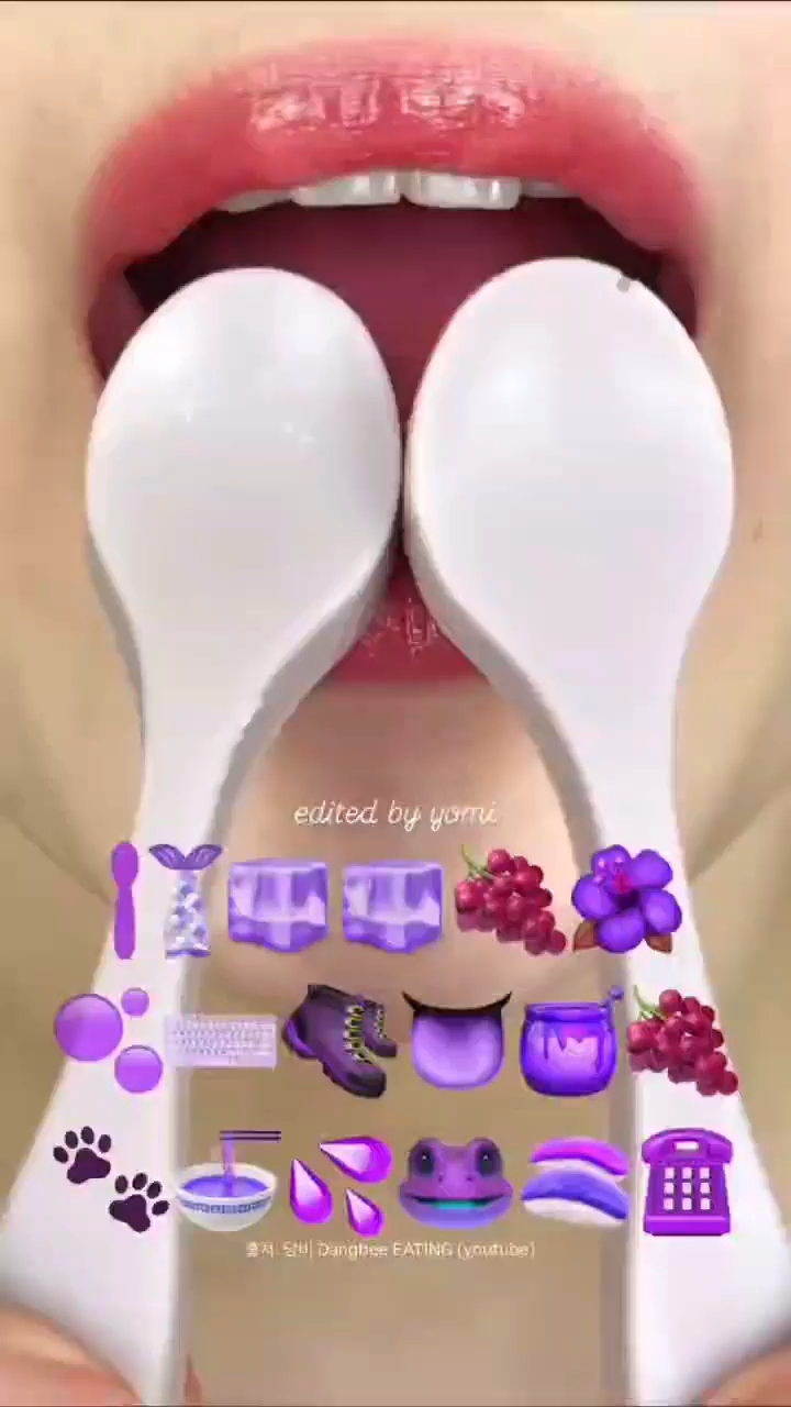 خوردن خوراکی چالش رنگ بنفش