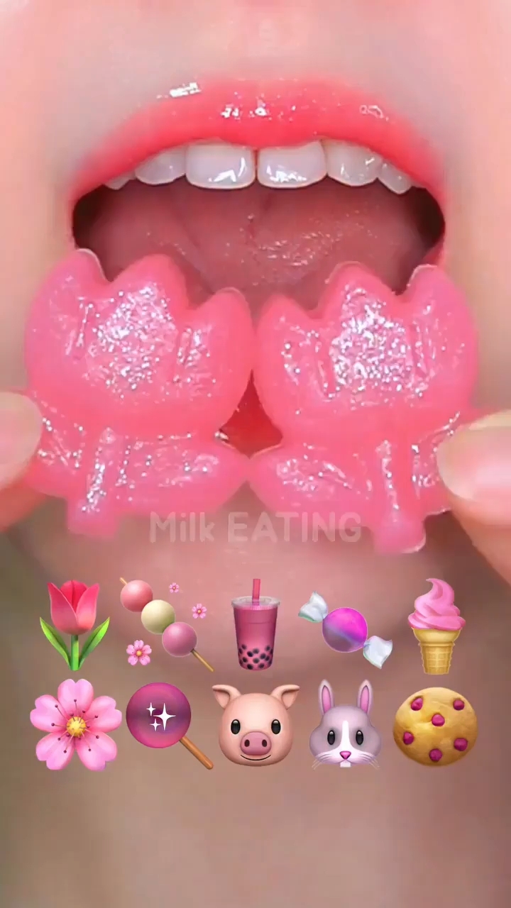 خوردن خوراکی چالش‌رنگ صورتی